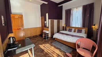 Luxury Room, Mountain View | Laptop workspace, free WiFi
