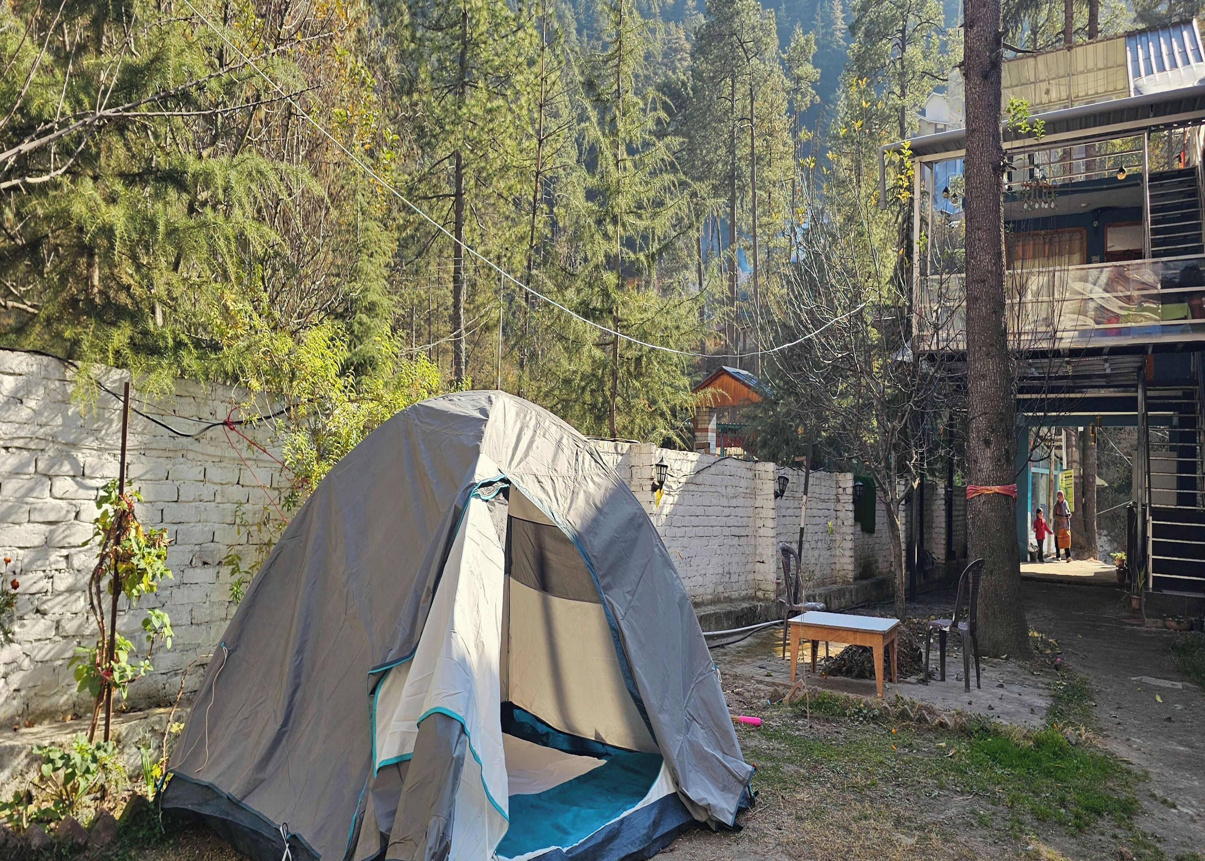 Tenda Elit | Ruang kerja ramah laptop dan Wi-Fi gratis