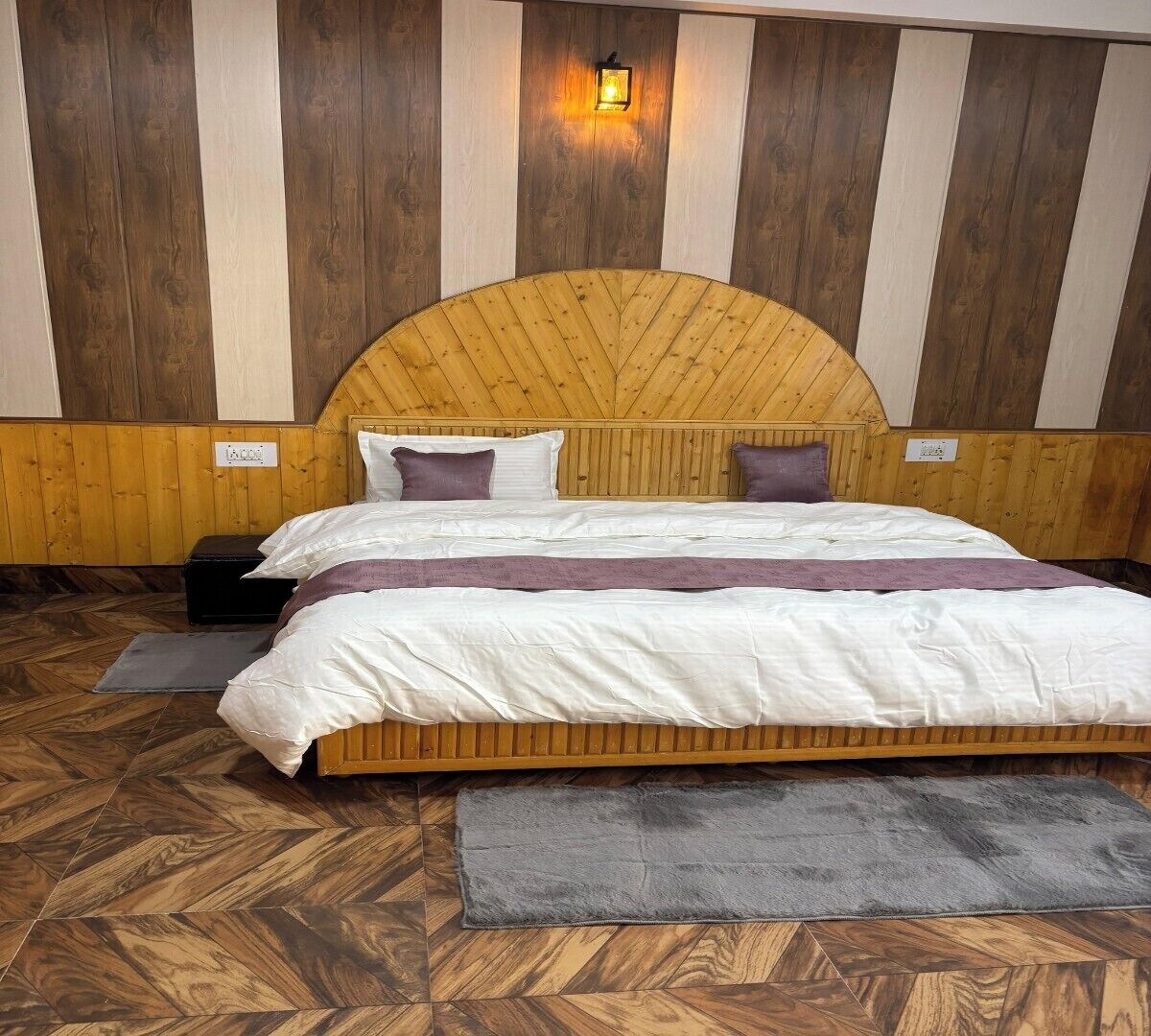 Luxury Room, Mountain View | Laptop workspace, free WiFi