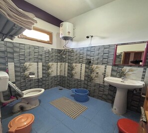 Luxury Room, Mountain View | Bathroom | Shower, towels, soap, shampoo