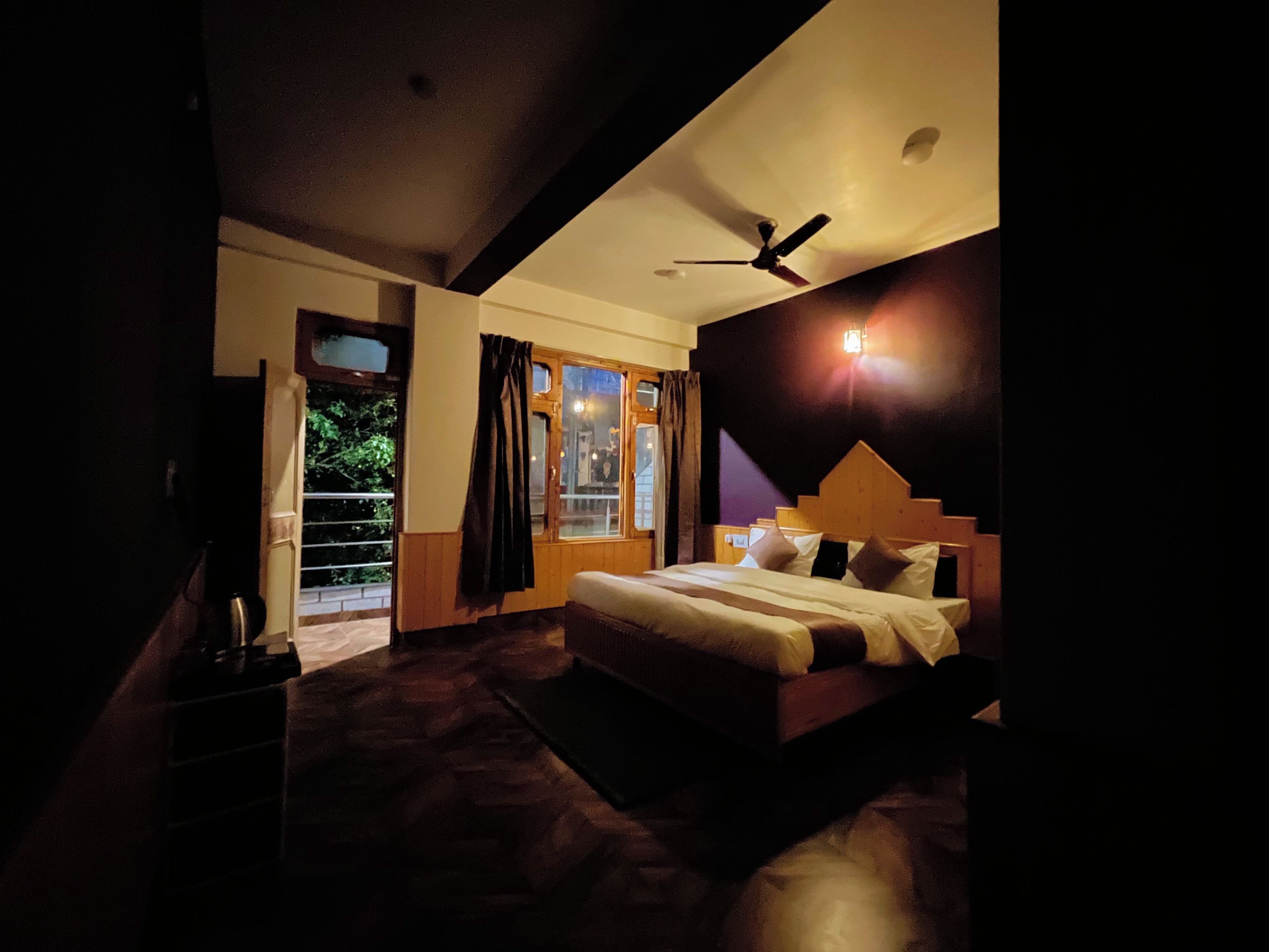 Premium Room, Balcony | Laptop workspace, free WiFi