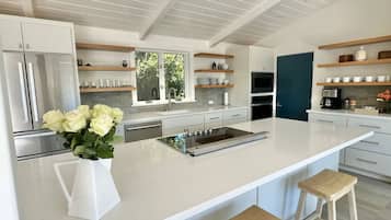 KylskÄp, mikrovÄgsugn, ugn och diskmaskin