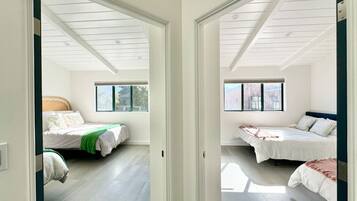 4 chambres, bureau, fer et planche Ă repasser, lit parapluie