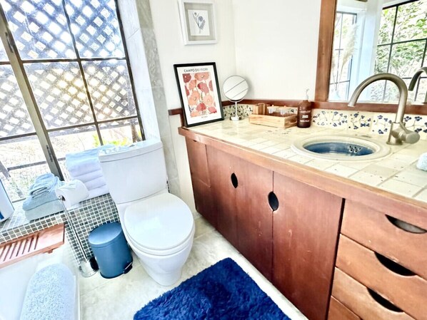 Bathroom - Little Nicasio with breathtaking views (Nicasio)