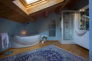 Shower, hair dryer - Stunning villa with pool in the Marche countryside, just 10 minutes from the beaches of Senigallia (Senigallia)