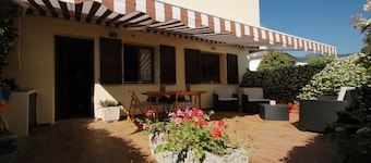Modern and comfortable just a few steps from the sea