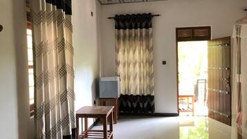 Superior Cabin, Garden View | Mini fridge