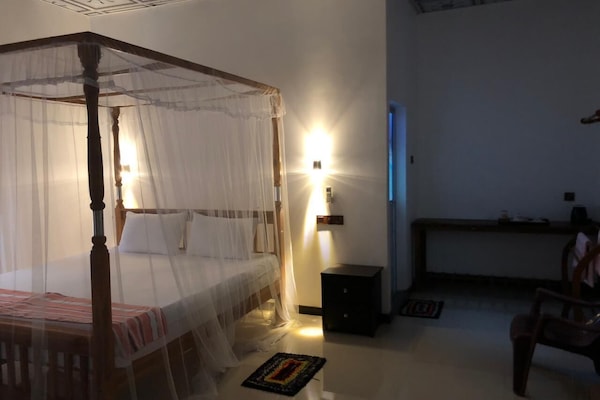 Superior Cabin, Garden View | Bathroom | Shower, bidet, towels, soap