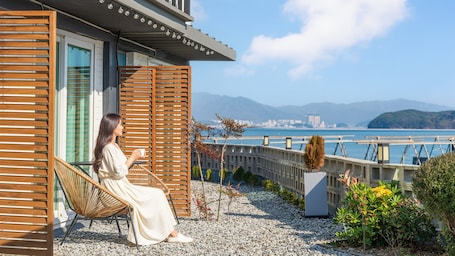 Exterior. Namhae Yujane Pension