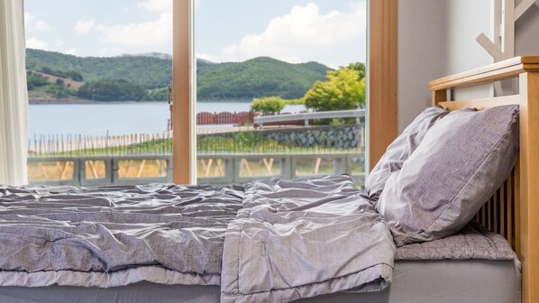 Basic Room, 1 Bedroom (B-05(Ocean view / Private BBQ)) | 1 bedroom, free WiFi - Namhae Yujane Pension (Namhae)