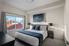 2 Schlafzimmer, Schreibtisch, Bügeleisen/Bügelbrett, Reisekinderbett