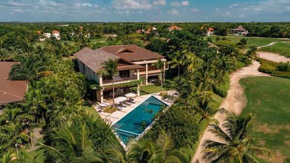 Exterior - Large ocean view property with golf cart, full staff, heated pool and jacuzzi (Punta Cana)