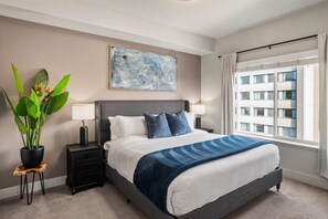 1 室のベッドルーム、デスク、アイロン / アイロン台、旅行用ベビーベッド