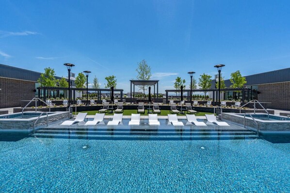 A heated pool - Vibrant 1BD 1BA w/Pool, Gym, HTub, Bowling + More! (Salt Lake City)