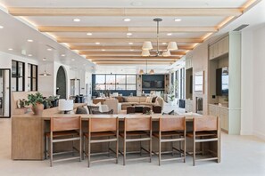 Smart TV, fireplace, video games - Vibrant 1BD 1BA w/Pool, Gym, HTub, Bowling + More! (Salt Lake City)