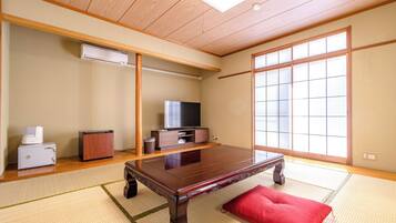 In-room safe, free WiFi, bed sheets