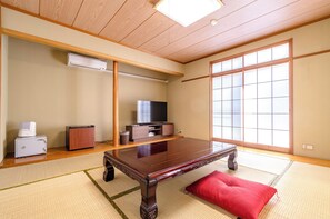 In-room safe, free WiFi, bed sheets