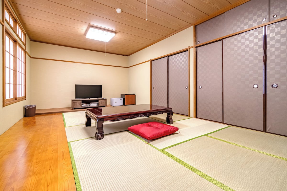 Habitación, para no fumadores (Japanese-Style Room for 6 Guests) | Caja de seguridad en la habitación, wifi gratis y ropa de cama