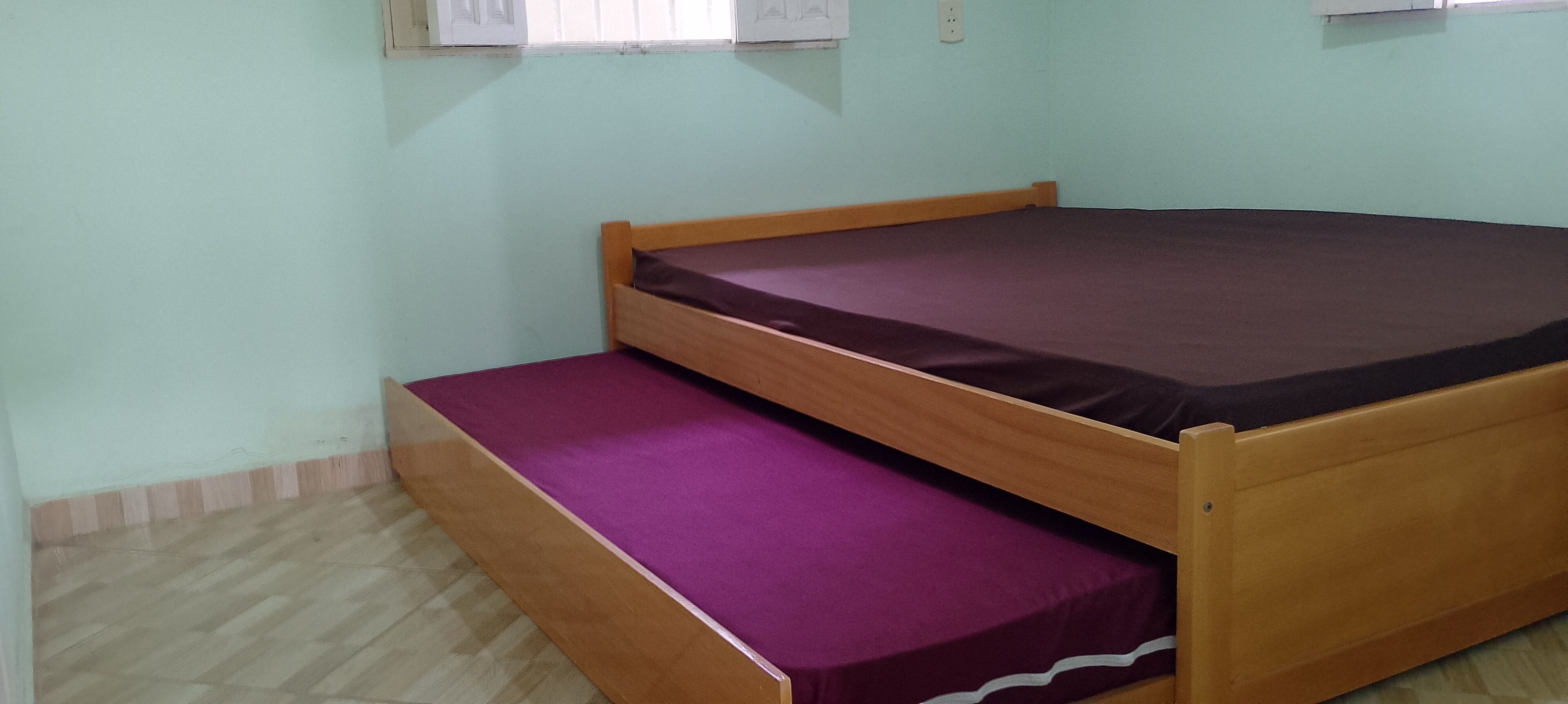 2 habitaciones, tabla de planchar con plancha y wifi gratis 