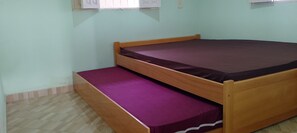 2 bedrooms, iron/ironing board, free WiFi