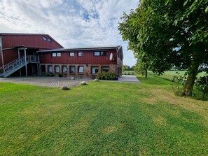 Exterior - 2 separate holiday apartments, one holiday home (Hasselberg)