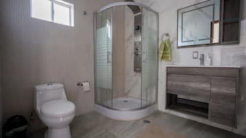 Family House, Pool View | Bathroom