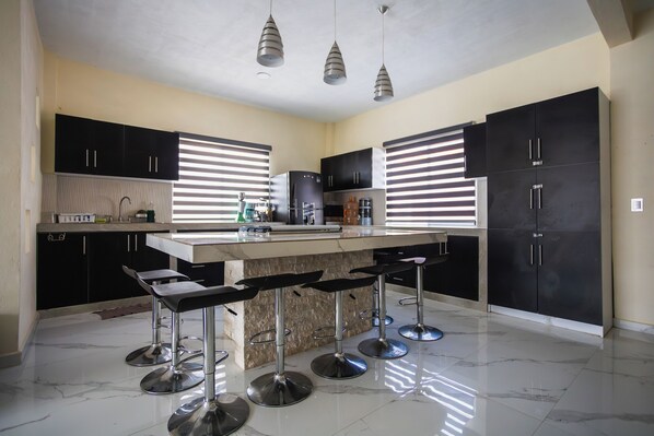 ファミリー ハウス プールビュー | 専用キッチン