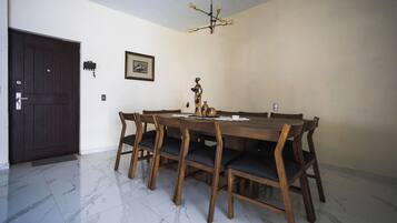 บ้านพักสำหรับครอบครัว, วิวสระว่ายน้ำ | ห้องรับประทานอาหาร