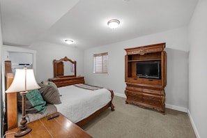 2 bedrooms, iron/ironing board, travel cot, WiFi