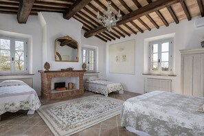 3 bedrooms, travel cot, free WiFi - Casale delle Mele - Country Villa with swimming pool (I Giorgi)