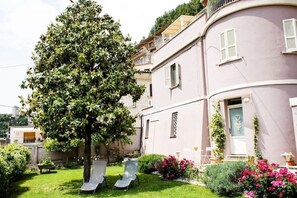 Property grounds - La Magnolia Apartments as at home (Arrone)