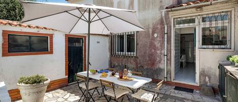 Perhetalo, 4 makuuhuonetta, tupakointi kielletty | Terassi/patio