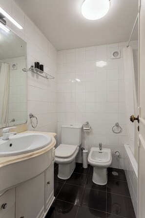 Casa familiar, 4 habitaciones, no fumadores | Baño
