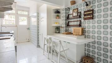 Family House, 4 Bedrooms, Non Smoking | Private kitchen | Electric kettle