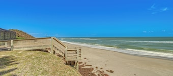 Beachfront Melbourne Beach Retreat w/ Pool Table!
