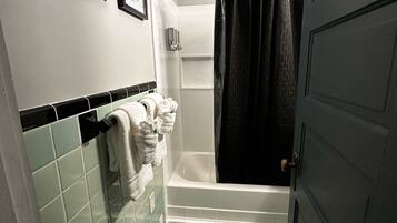 Doccia, asciugacapelli, asciugamani