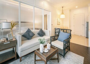 Double Room, Pool View | Living area