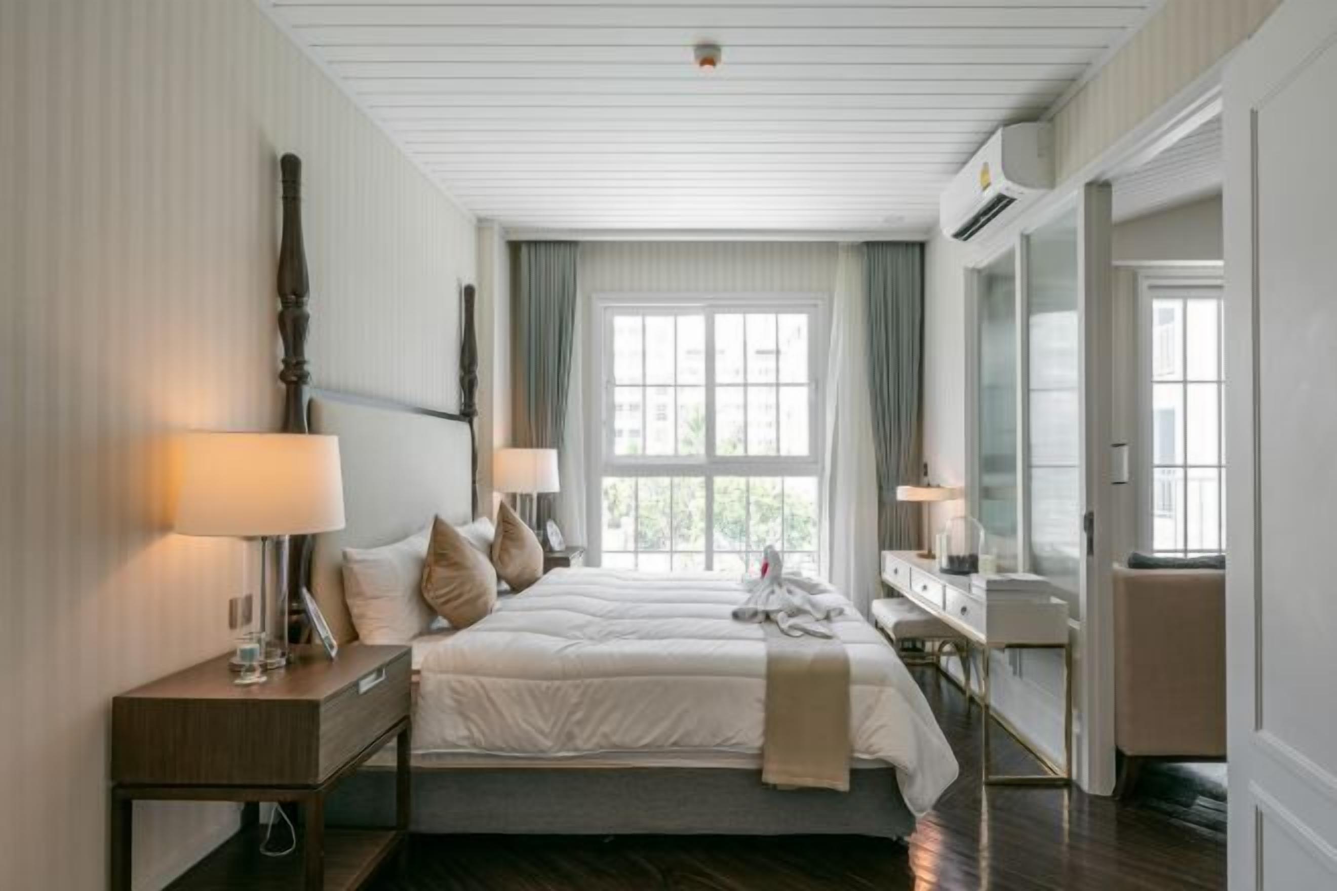 Desk, free WiFi, bed sheets