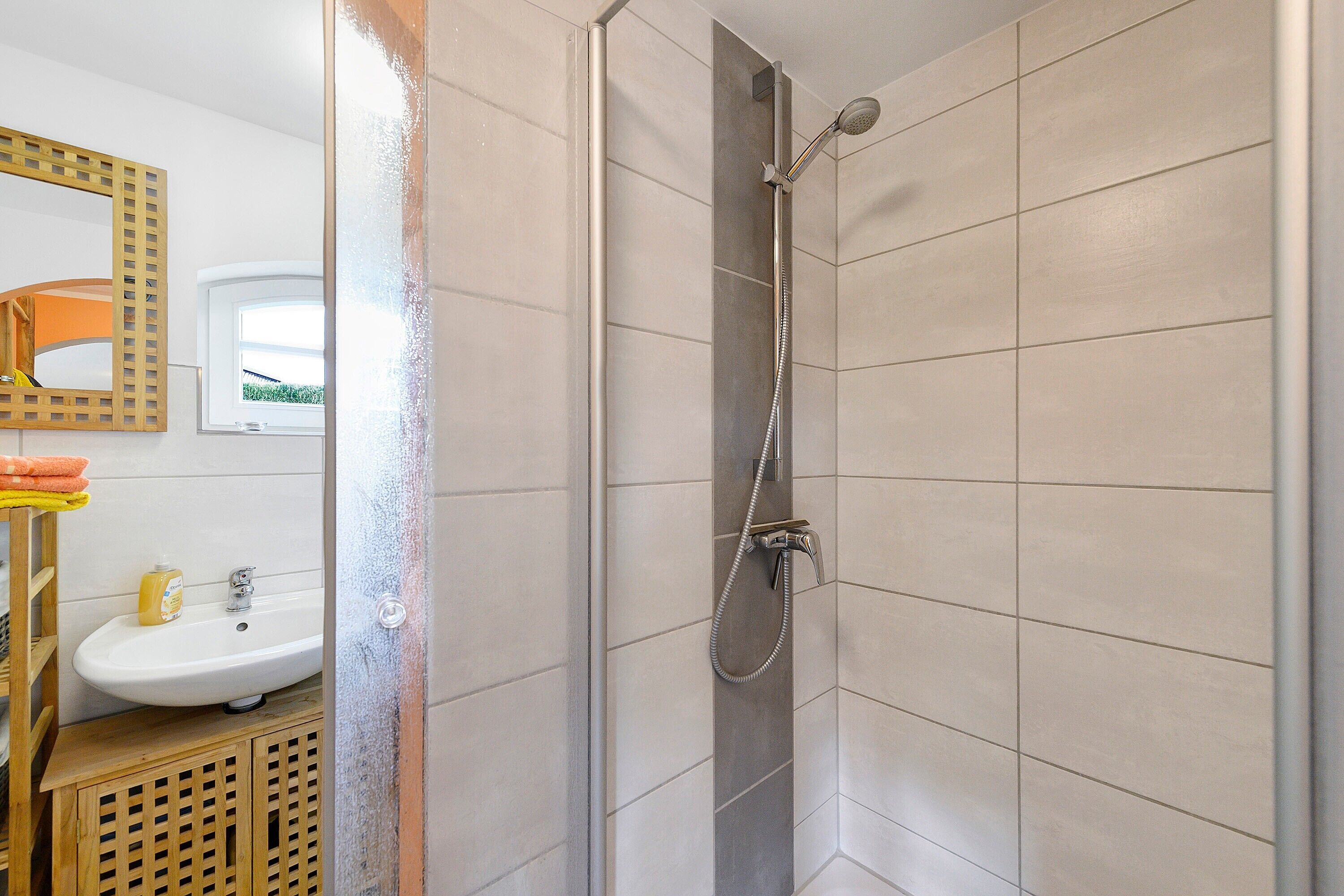Shower, hair dryer, towels
