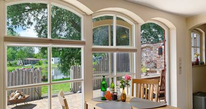 Holiday Home 'Reiseoase' with Lake View, Wi-Fi and Air Conditioning