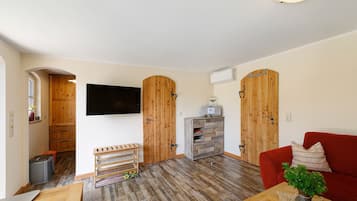 Fernseher, Kamin, Stereoanlage