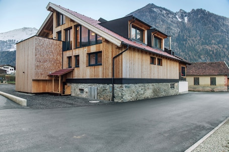 Exterior. Apartment 'Ben's Auszeit Top 4' with Private Garden and Wi-Fi