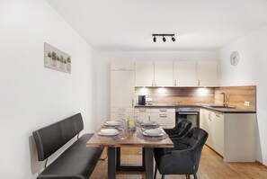 Kühlschrank, Ofen, Herdplatte, Geschirrspüler