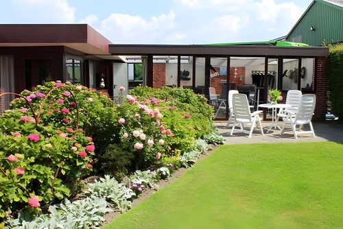 Ferienwohnung 'Nordseewind' mit gemeinsamer Terrasse, privatem Garten und Wi-Fi