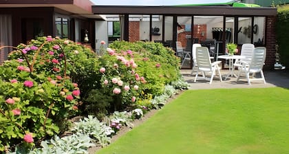 Ferienwohnung 'Nordseewind' mit gemeinsamer Terrasse, privatem Garten und Wi-Fi