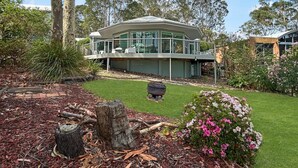 Exterior - Spacious 4-Bed Home with Coastal Charm (Long Beach)