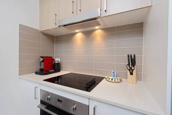 Fridge, microwave, oven, stovetop