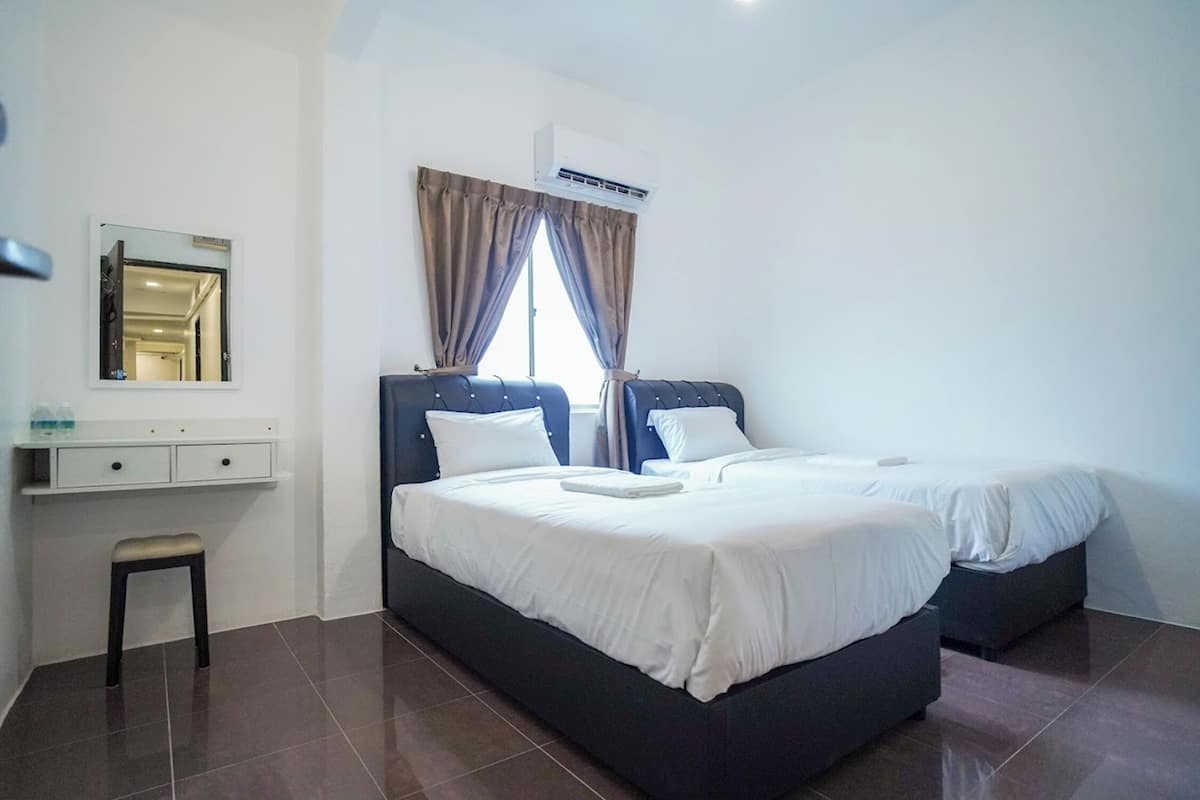 Basic Twin Room | Free WiFi, bed sheets