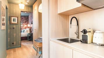 SAINT PHALLE - Deluxe Balcony Studio | Private kitchen