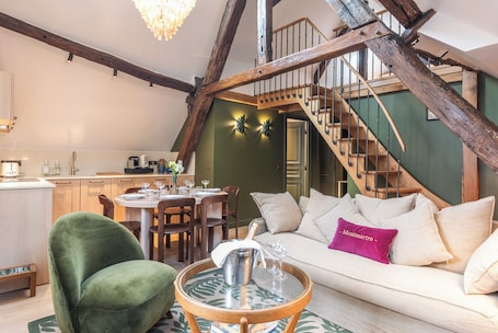 华丽复式 (MATISSE) | 起居区 | 50-英寸智能电视(配备数码频道)